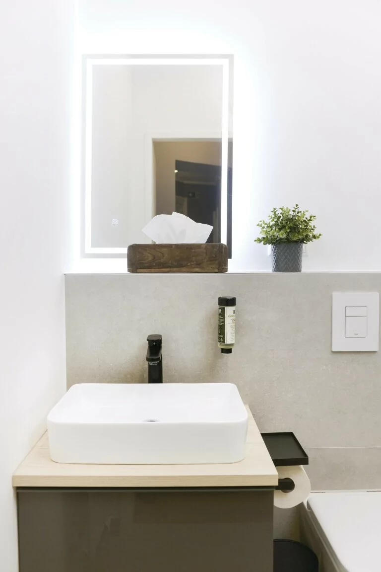 bathrooms in family apartment OTA-Berlin